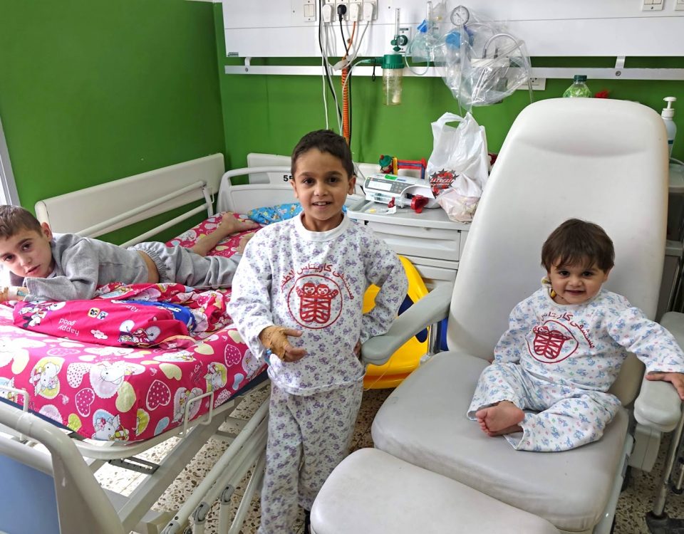 tre fratellini da gaza in cura al caritas baby hospital