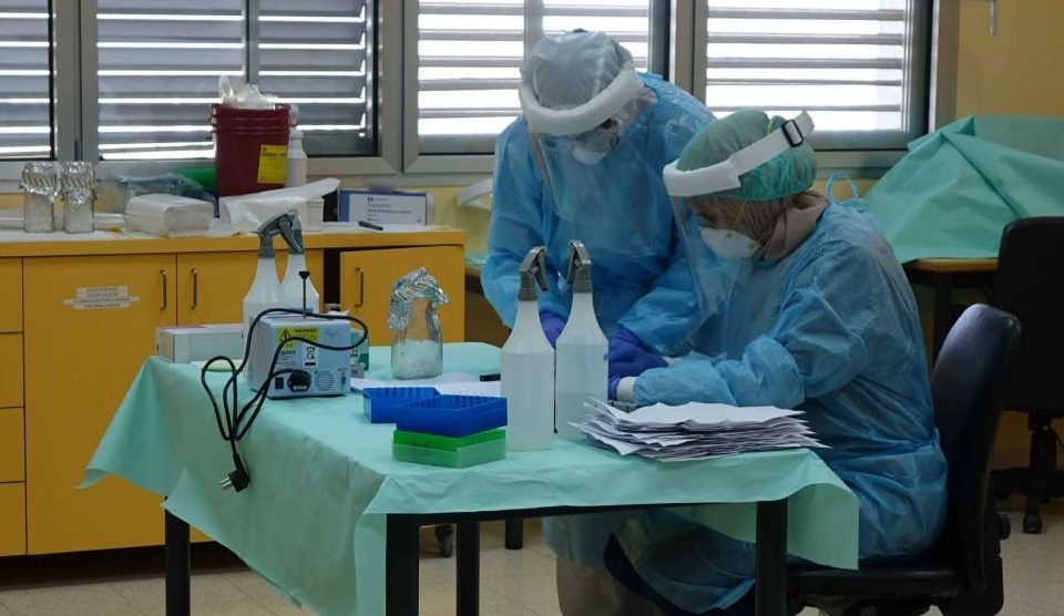 Infermieri del Caritas Baby Hospital durante i test per il coronavirus